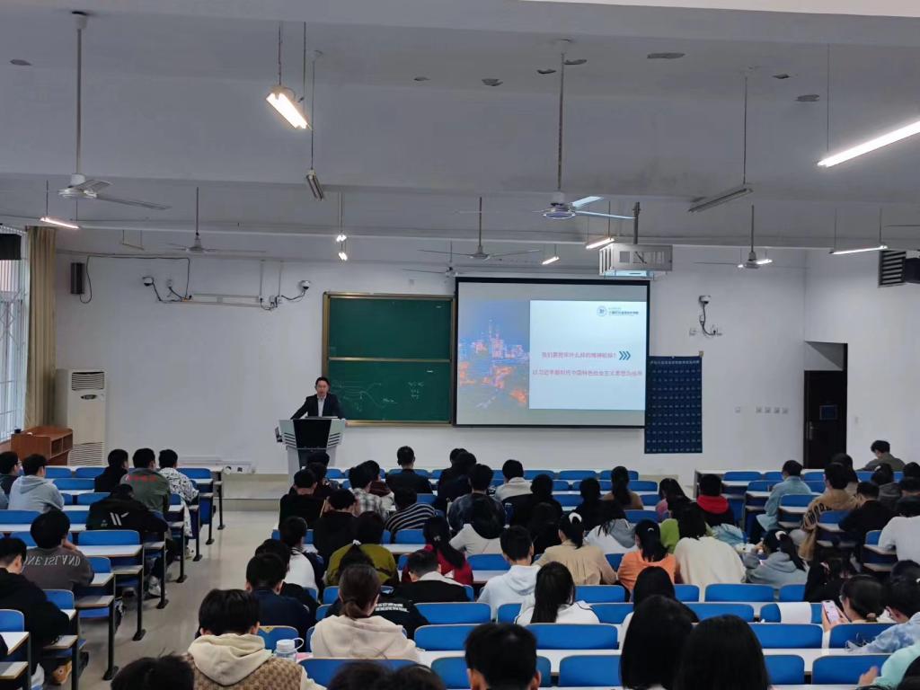 【学习贯彻党的二十大精神】熊炎为澳门威尼斯人网址(最新)入口
2022级新生宣讲党的二十大精神